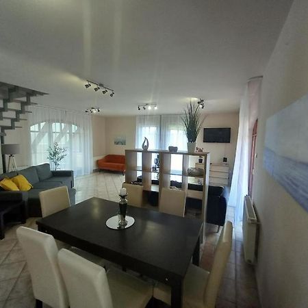 Ferienwohnung Lujza Apartman Goedoello Exterior foto