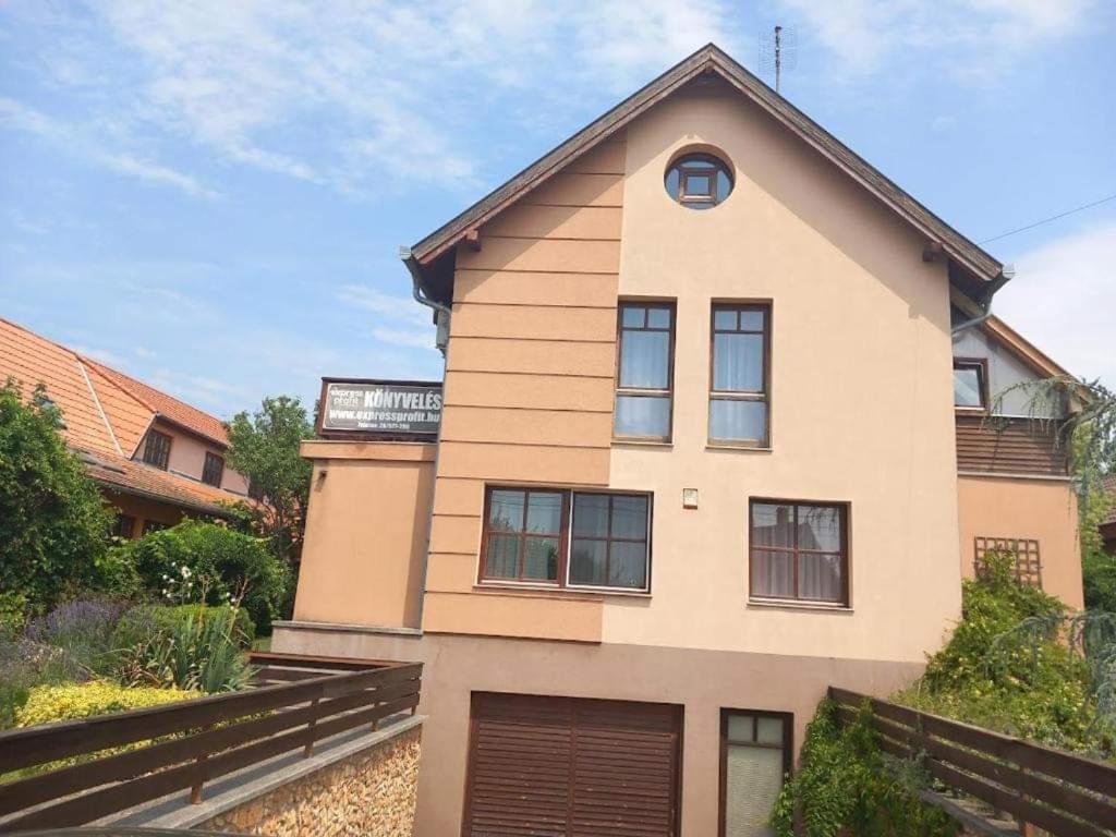 Ferienwohnung Lujza Apartman Goedoello Exterior foto