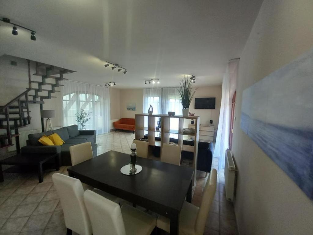 Ferienwohnung Lujza Apartman Goedoello Exterior foto